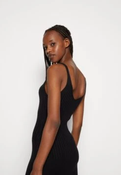 Hollister Co. Bib Bare Sweater Midi Dress - Etui-Jurk - Black -Ulla Popken Winkel f6ae7016b6be46e5bc5a7c41e814a132