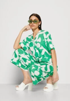 Monki Jumpsuit - Green -Ulla Popken Winkel f8be41792aa5422b9c73234f93a95cae